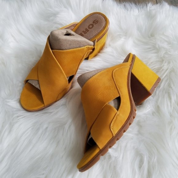 sorel orange strappy sport sandals